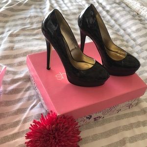 Shoe Dazzle - Leopard Print Stiletto Heels  EUC